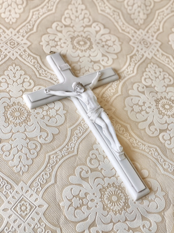 Crucifixo em Pó de Mármore 38cm