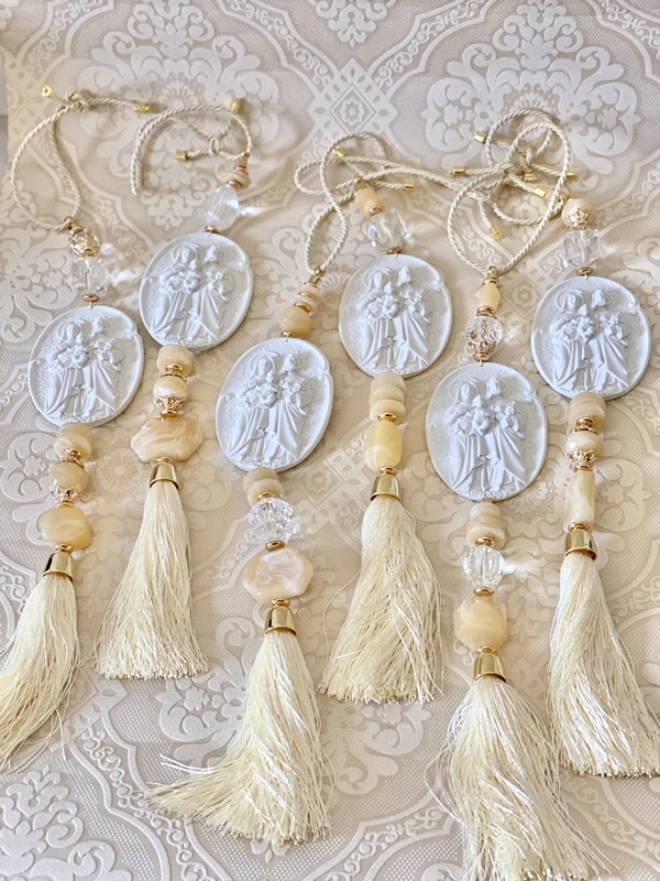 Pingente de Porta medalha resina branca