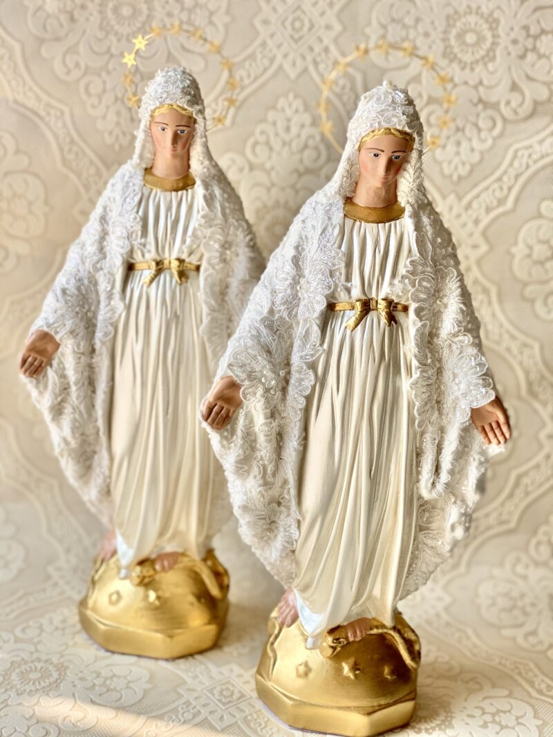 Nossa Senhora das Graças 40cm em renda bordada