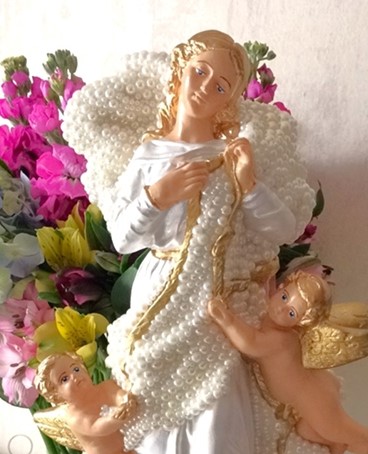 Nossa Senhora Desatadora dos Nós 40cm em pérolas