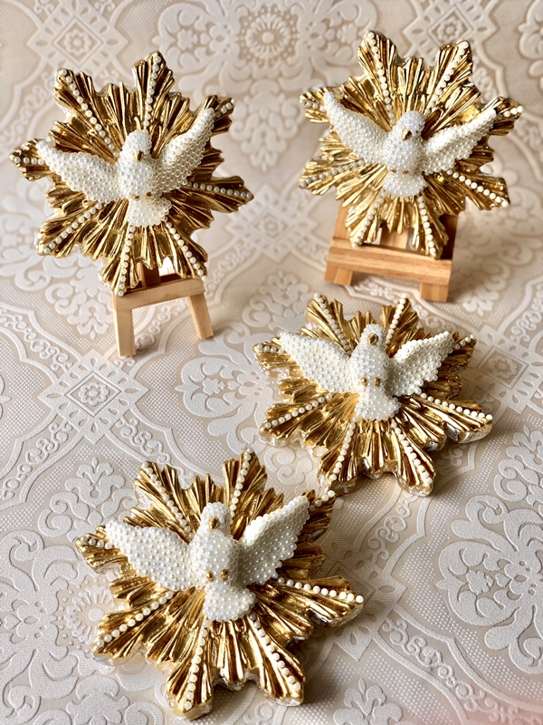 Divino Espírito Santo com 16cm em pérolas