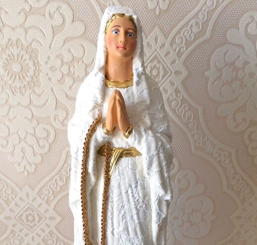 Nossa Senhora de Lourdes 30cm em renda