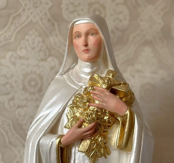 Santa Terezinha 60cm em pintura acrílica perolada