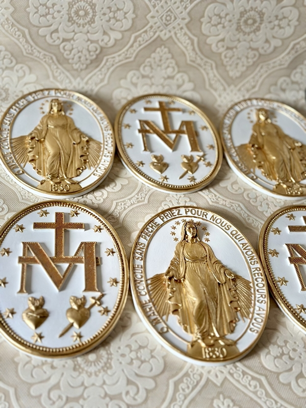 Par de Medalhas Milagrosas com 25cm em folha de ouro