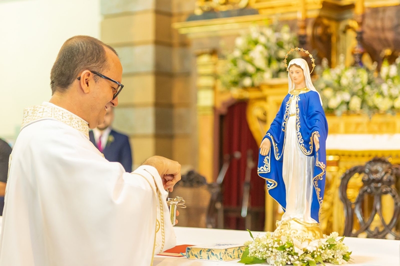 Nossa Senhora das Graças 60cm arabescos em folha de ouro