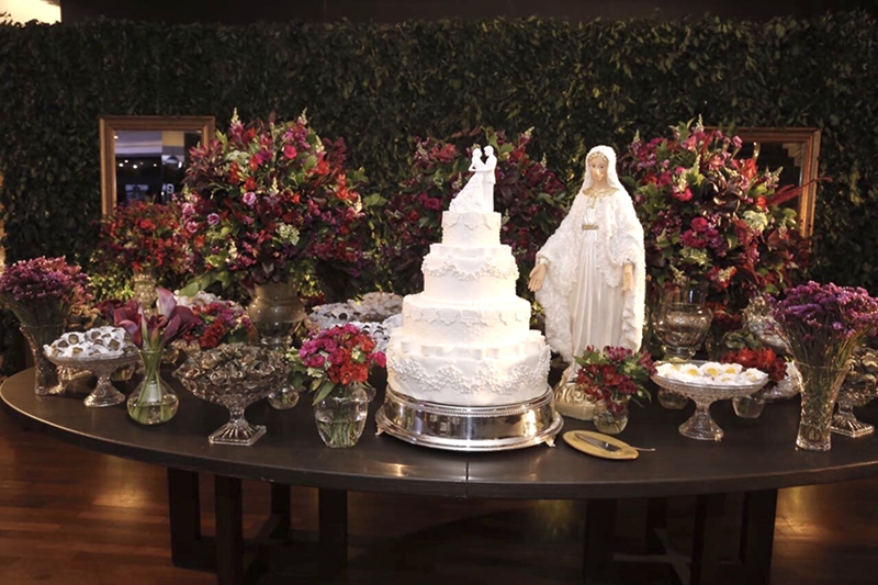 Nossa Senhora das Graças 80cm em renda bordada