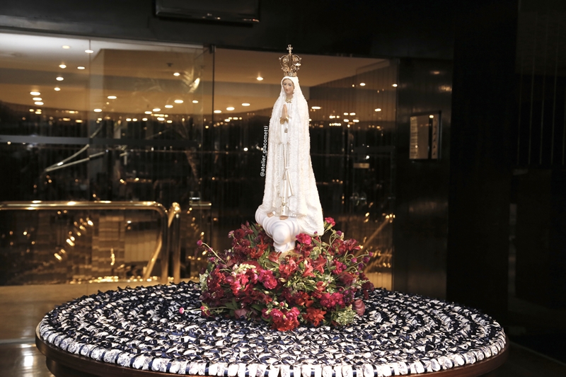 Nossa Senhora de Fátima 70cm renda Bordada