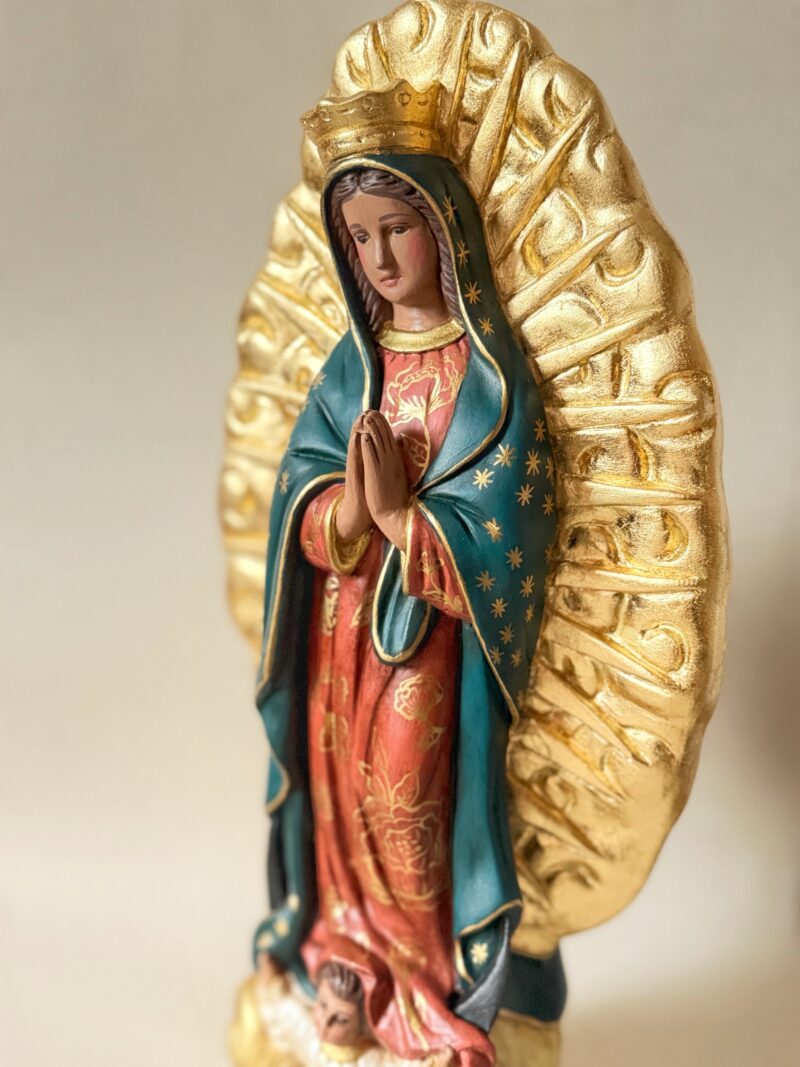 Nossa Senhora de Guadalupe com 50cm envelhecida com folha de ouro