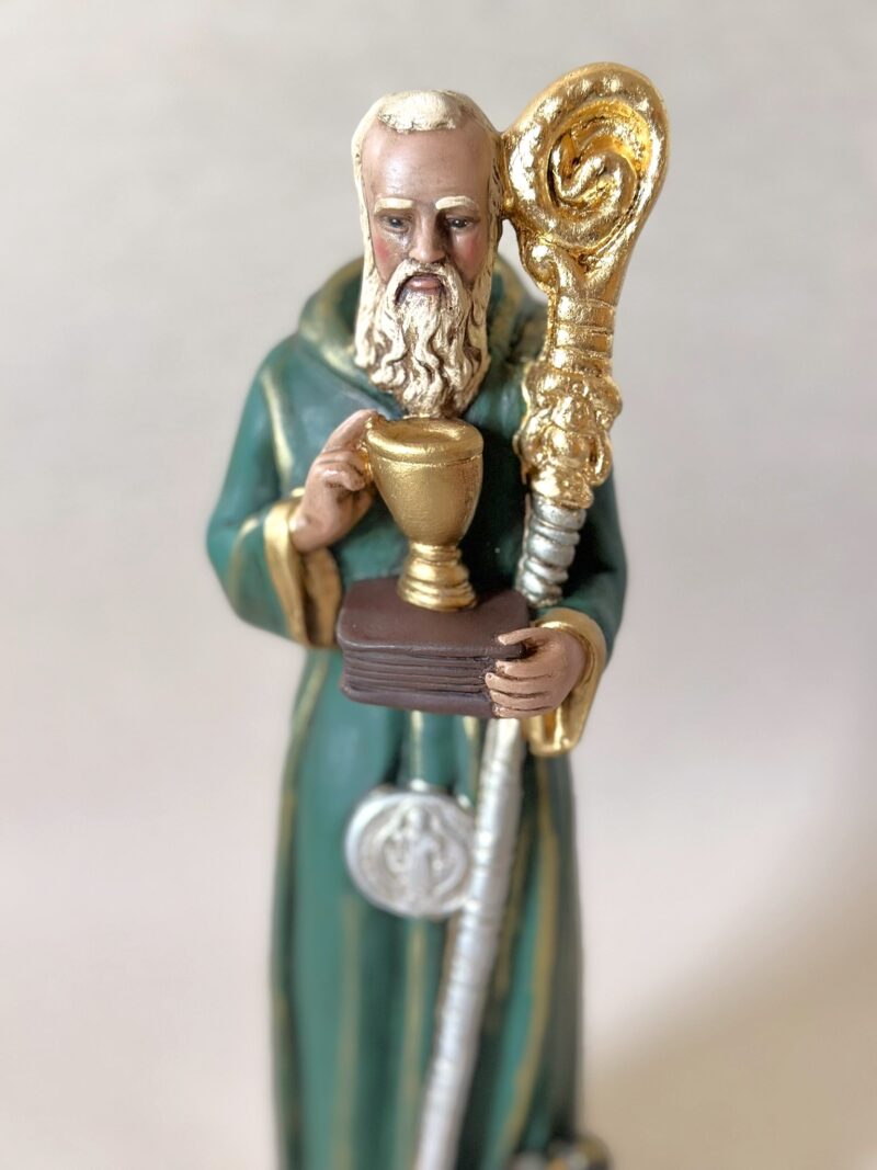 São Bento 30cm pintura envelhecida com detalhe em folha de ouro